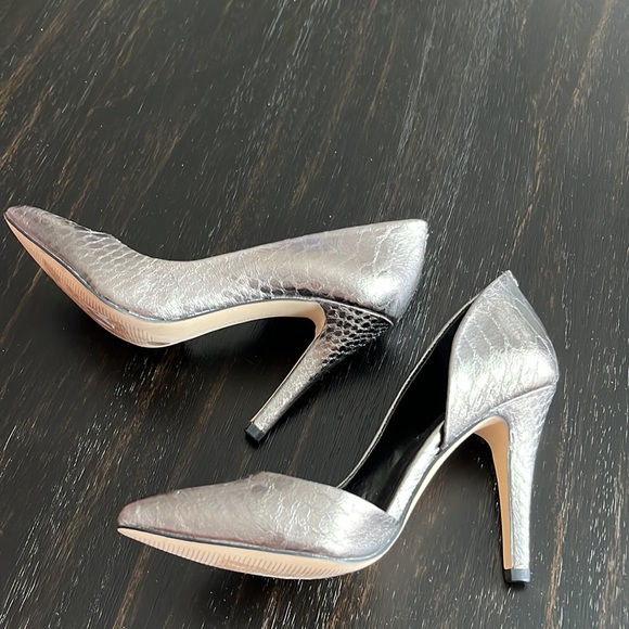 BCBG chrome snake skin print heels - Picture 4 of 5